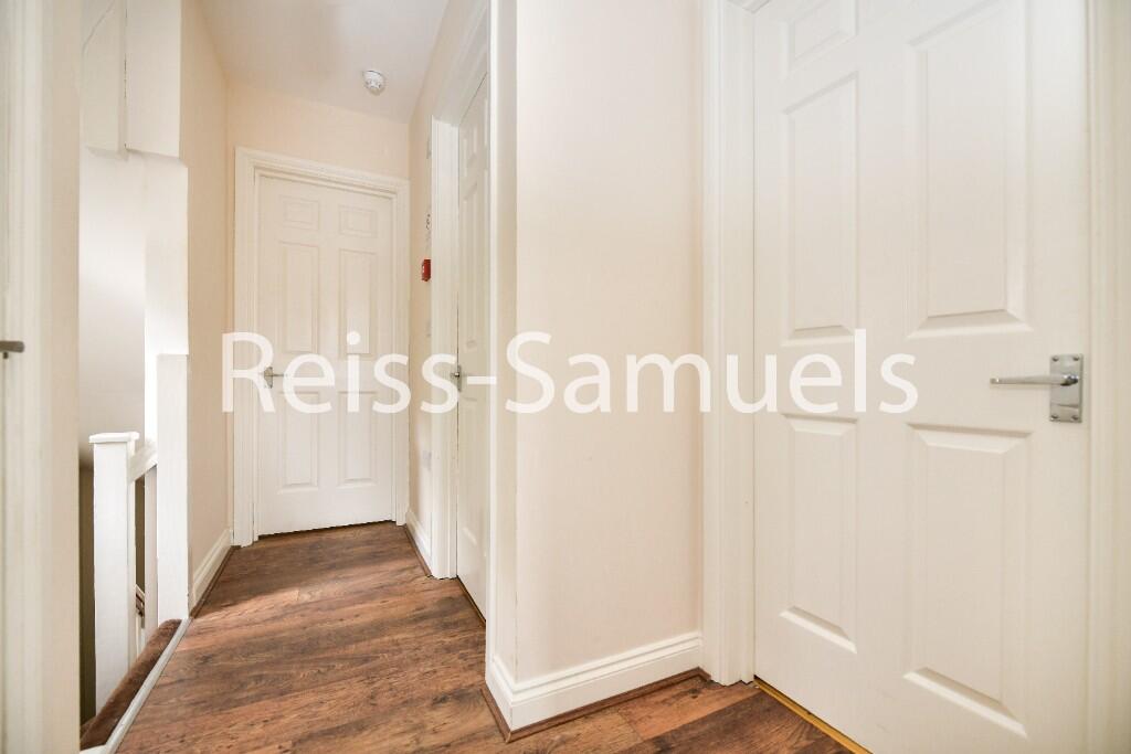 6 bedroom semi-detached house for rent