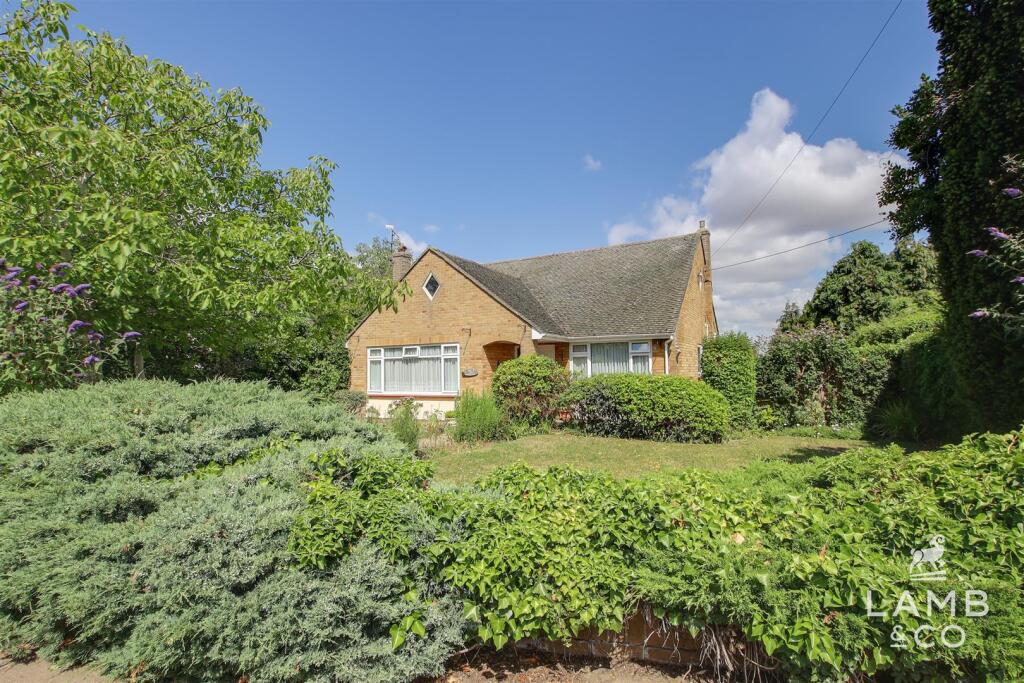 3-bed bungalow on Landermere Road, Thorpe-Le-Soken, Clacton-On-Sea, £450,000