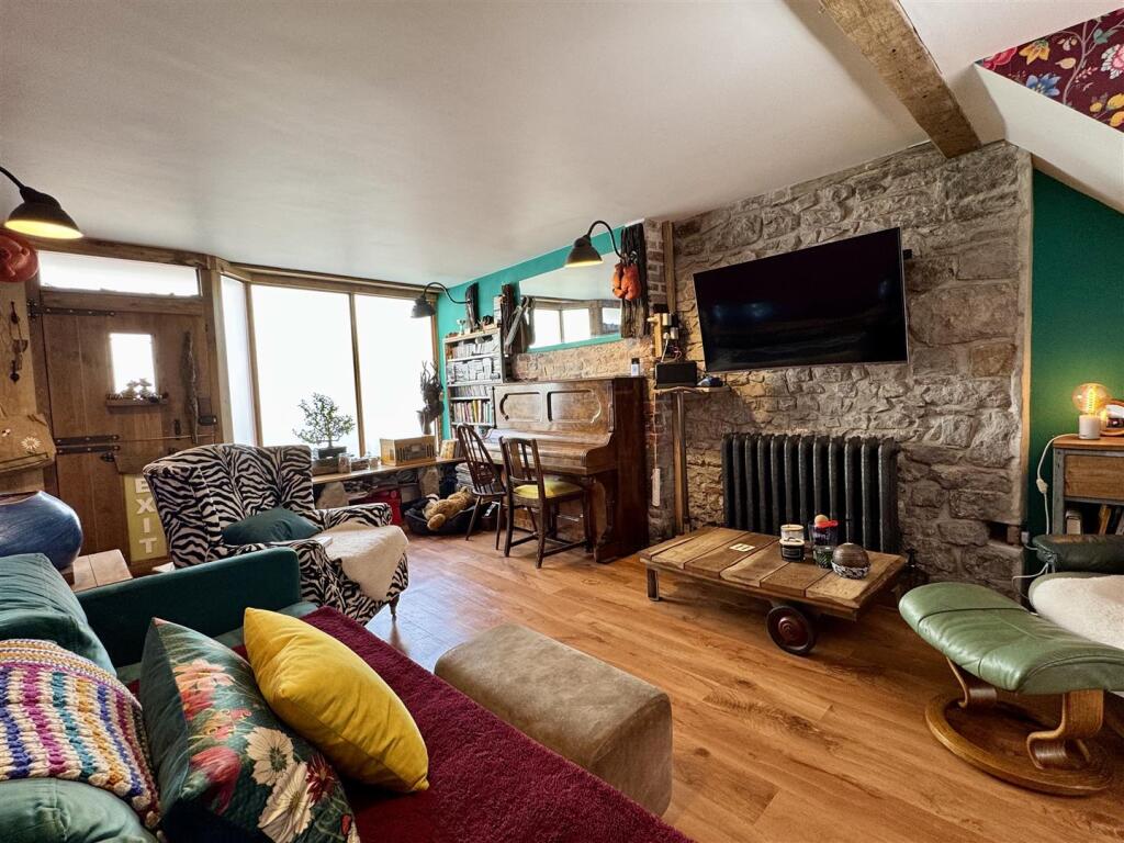 House in Newport - View 5