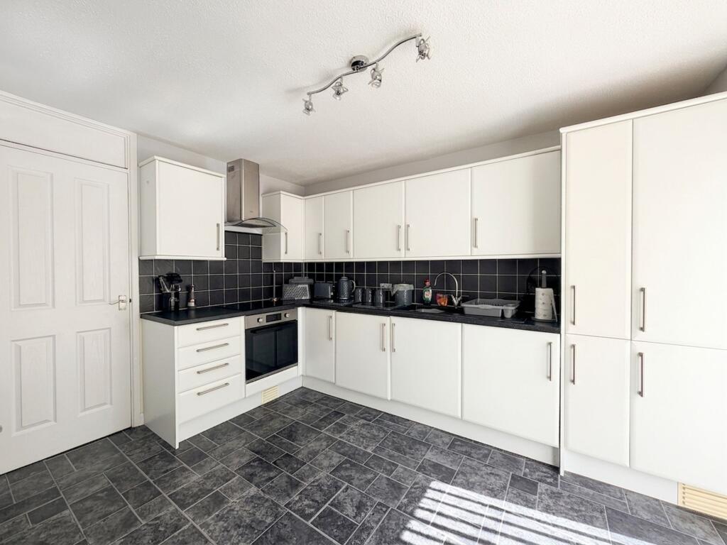 House in Milton Keynes, Wolverton and Greenleys - View 2