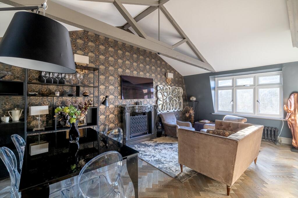 3-bed flat on Redcliffe Gardens, Chelsea, London, SW10, £1,250,000