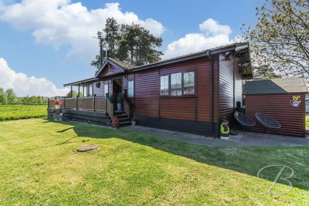 2-bed caravan on Brookview, Lound Hall, Estate, Bothamsall, Retford, £180,000