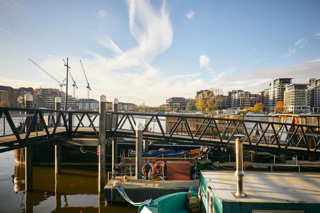 Mooring at Oyster Pier, Battersea, SW11 photo 3