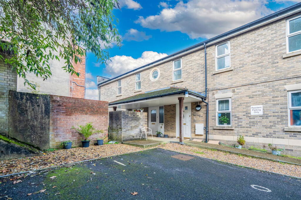 Main image of property: Foxdale Court, Terrace Road, Bournemouth, BH2 5NN