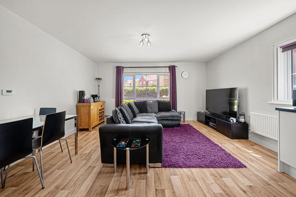 Apartment in Elmbridge, Hersham - View 3