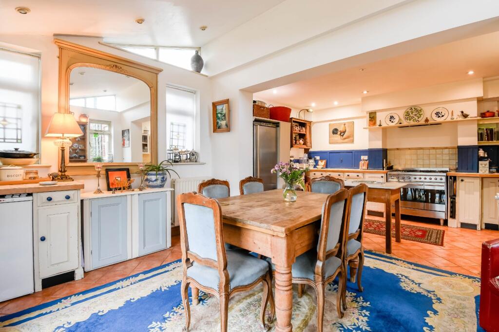 Andover Road, Newbury, Berkshire, RG14 photo 3