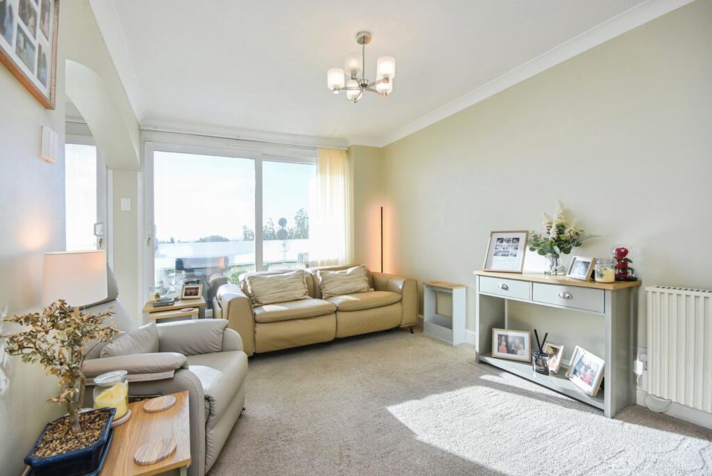 The Vale, Basildon, Essex, SS16 photo 2