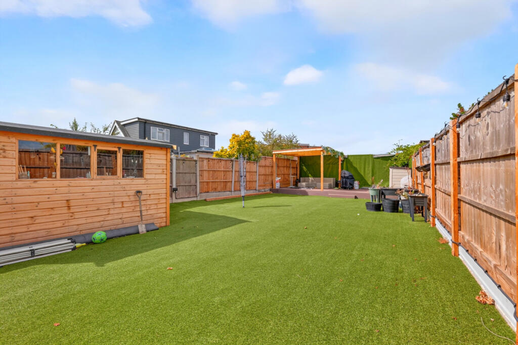 House in Castle Point, South Benfleet - View 4