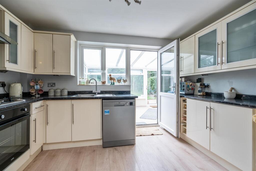 Deanbrook Close, Shirley, Solihull photo 4