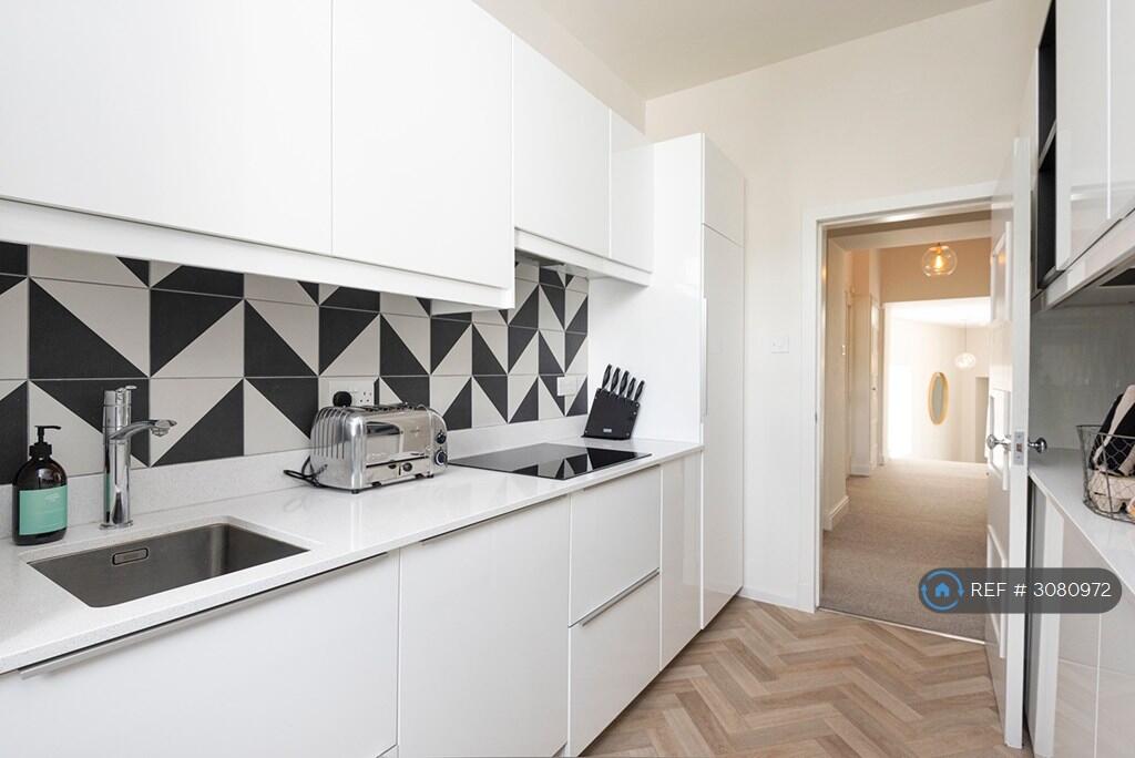 Apartment in Edinburgh - View 4