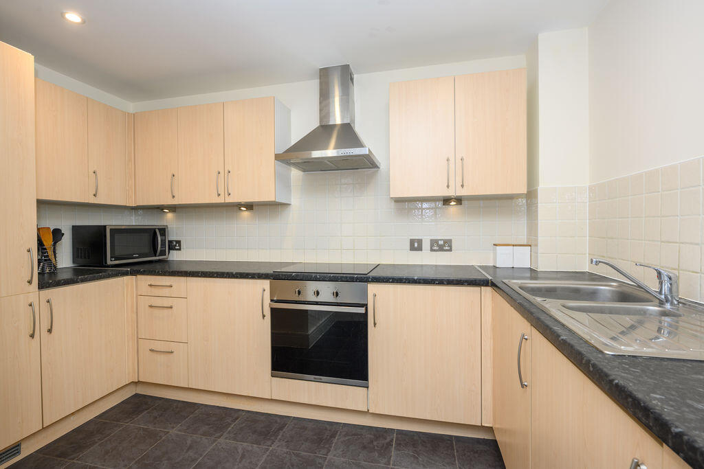Apartment in Walton-on-Thames, Surrey - View 2