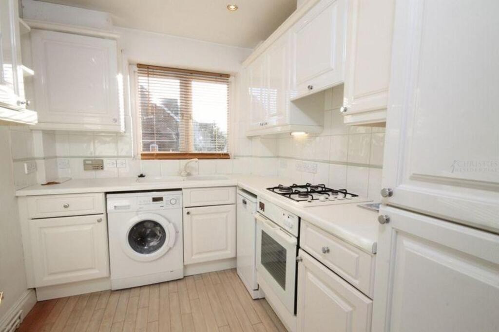 Apartment in Mole Valley, Leatherhead - View 5