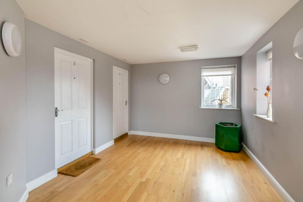 Apartment in Leeds - View 3