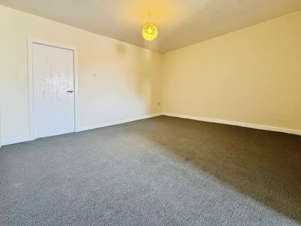 Apartment in Bolton, Farnworth - View 2