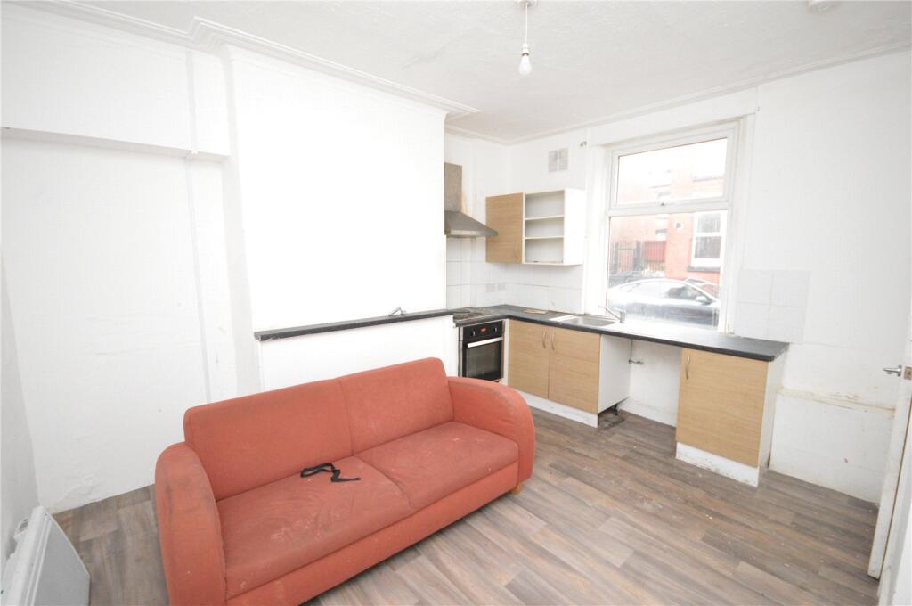 Upper Woodview Place, Leeds, West Yorkshire photo 2