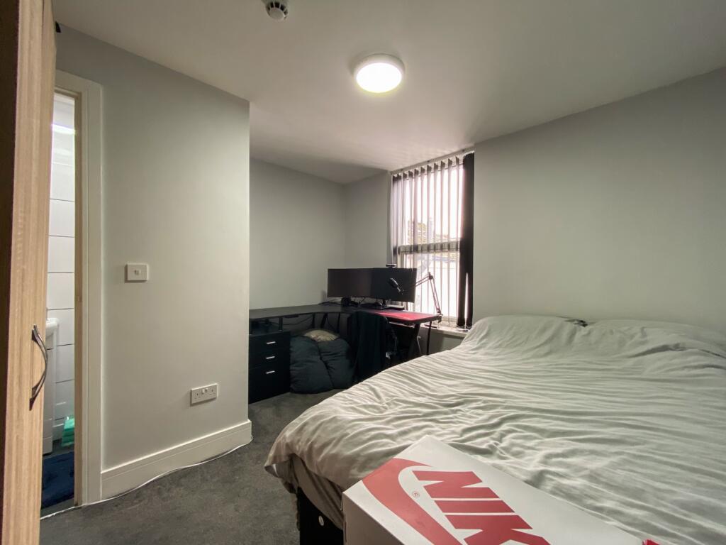 House in Cardiff, Maindy, Cathays - More