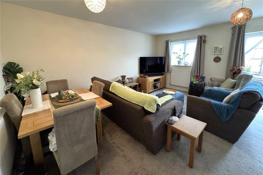 De Havilland Road, Farnborough, Hampshire, GU14 photo 4
