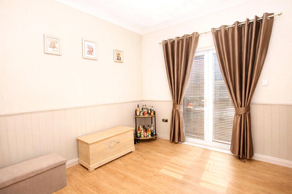 Manor View, Washington, Tyne and Wear, NE37 photo 3