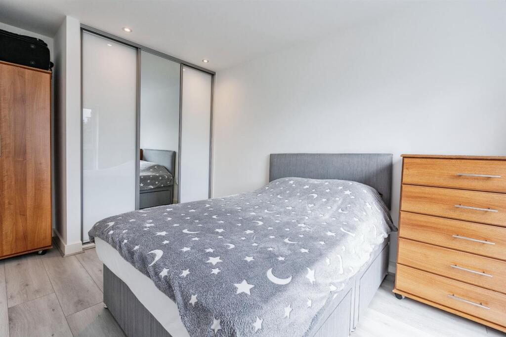 Apartment in London, Winchmore Hill, Edmonton - More