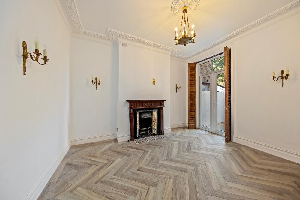 House in Twickenham - View 5