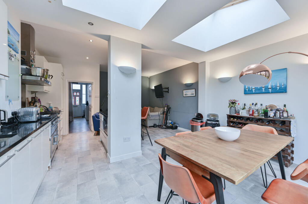 House in London - View 5