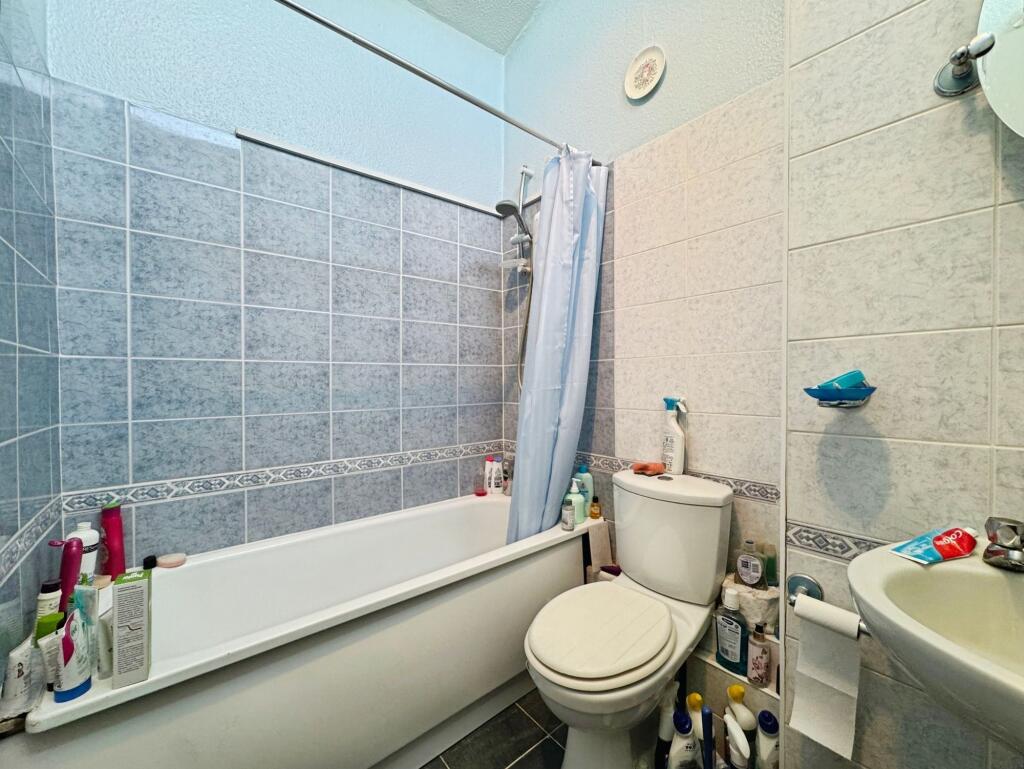 Apartment in London, Burnt Oak, Colindale - View 5