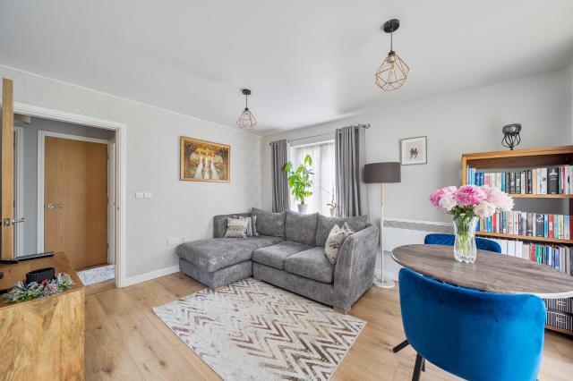 Apartment in Reading, Dee Park - View 2