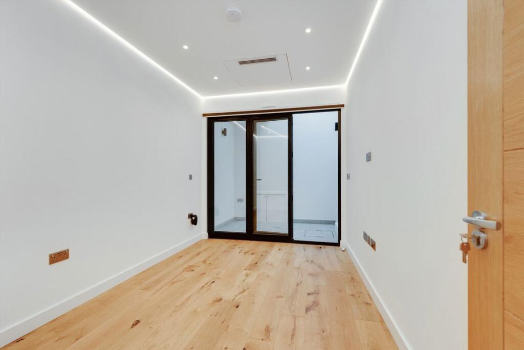 Highview Road, Ealing photo 4