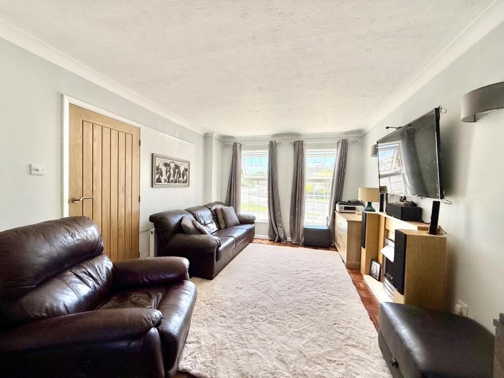 House in Highcliffe-on-Sea, Walkford, Highcliffe and Walkford - More