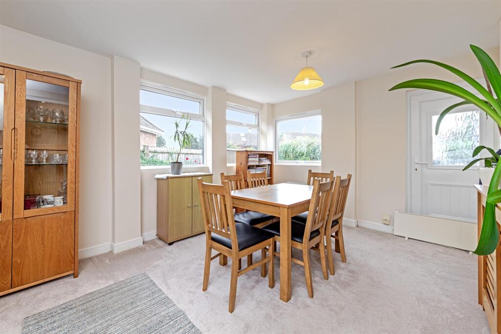 Chiswell Green Lane, St. Albans photo 3