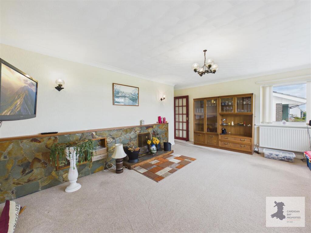 House in Swansea, Aberporth - More
