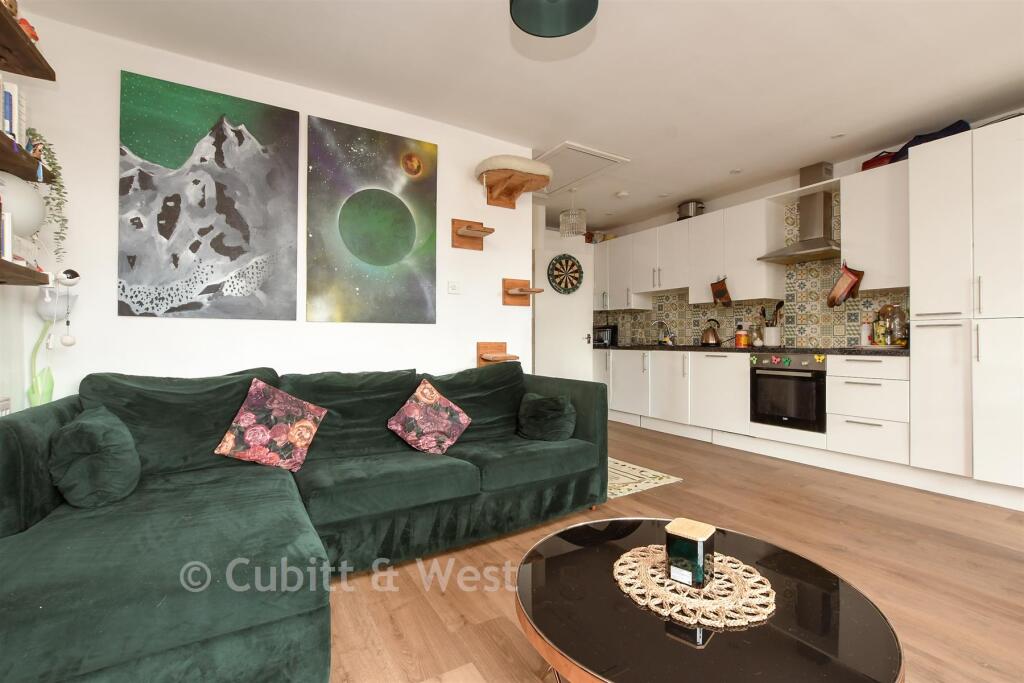 Chaldon Road, Caterham, Surrey photo 4