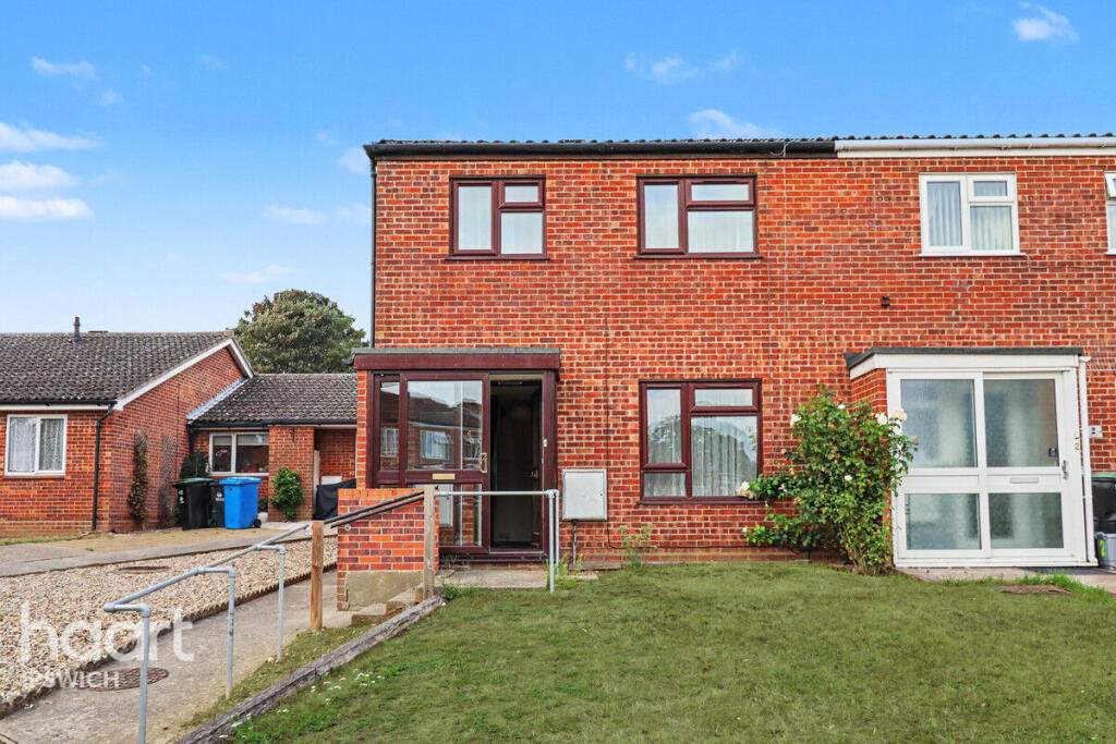 3-bed semi-detached on Lupin Road, Ipswich, £200,000