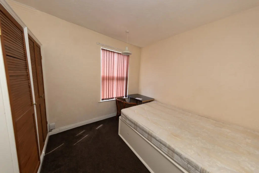 7 bedroom terraced house for rent