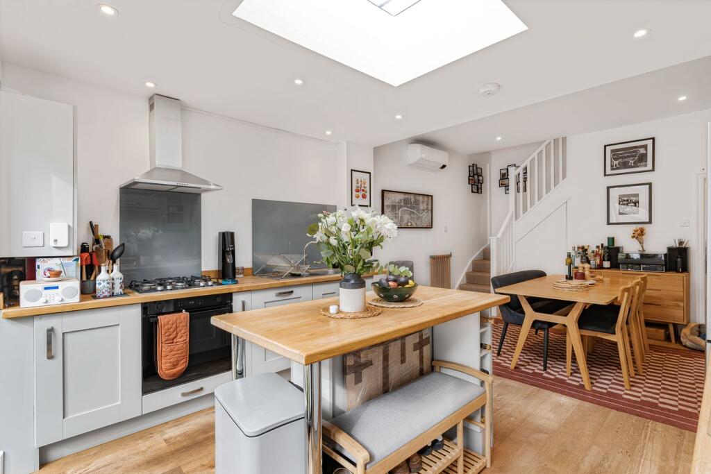 House in London, Hanwell - More