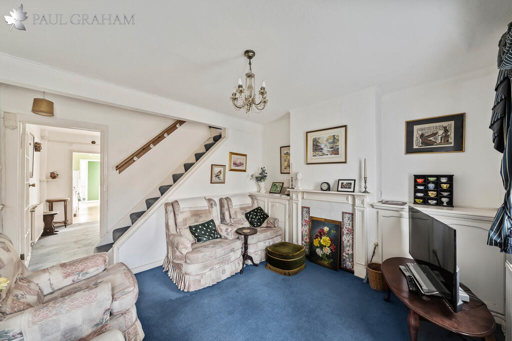House in Sutton - More