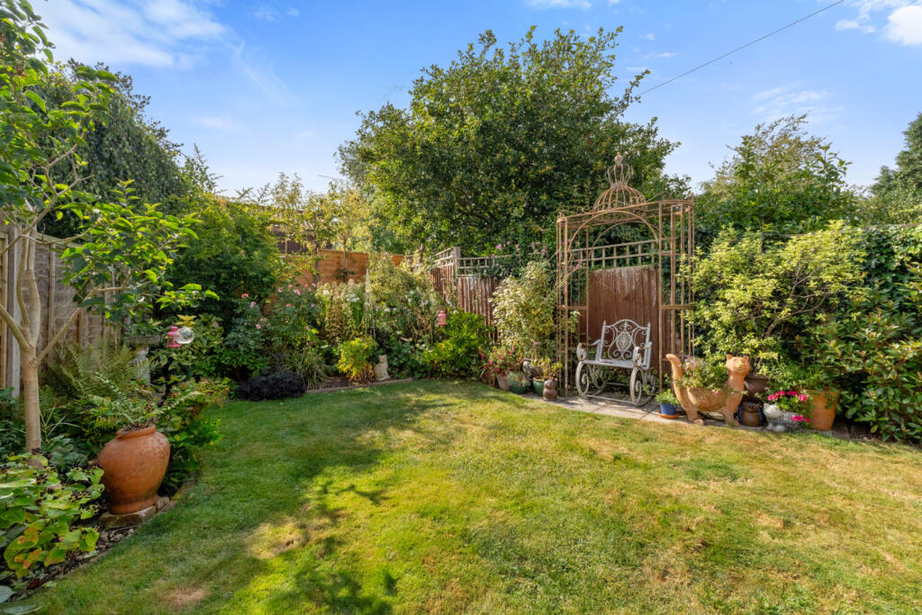 Forebury Avenue, Sawbridgeworth, Hertfordshire, CM21 photo 3