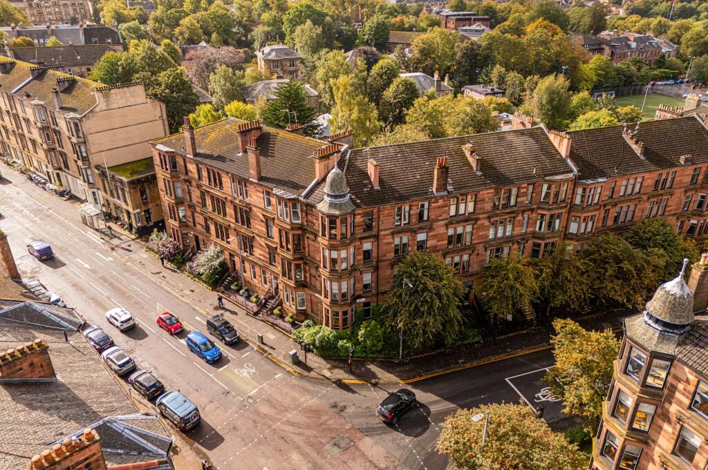 4-bed flat on Clarence Drive, Hyndland, Glasgow, £475,000
