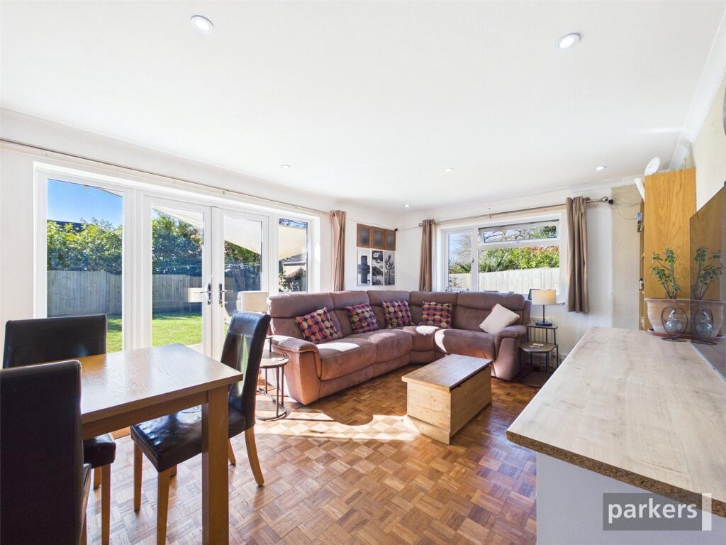 Crockhamwell Road, Woodley, Reading, RG5 photo 3