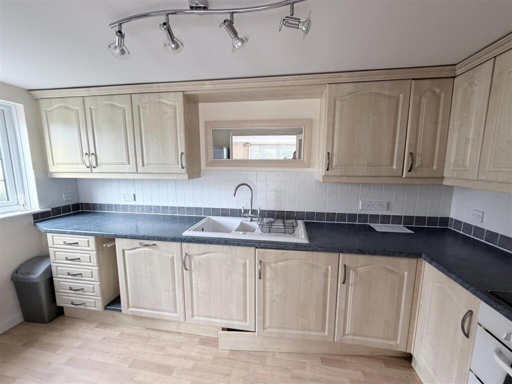 Apartment in Weymouth, Southlands - View 4
