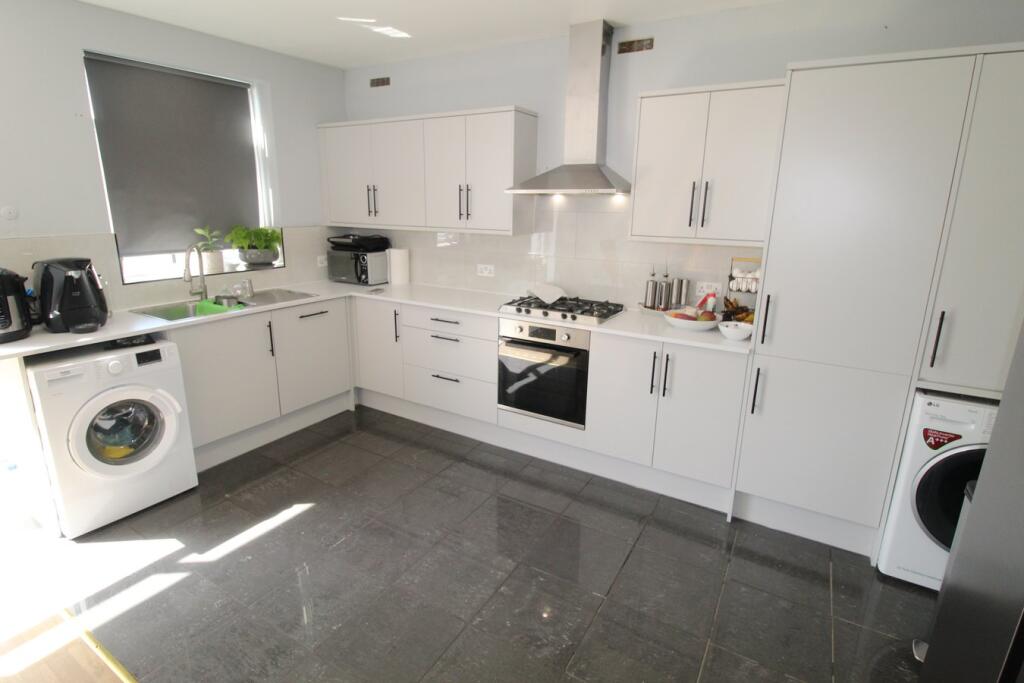 Lawrence Crescent, EDGWARE, HA8 photo 4