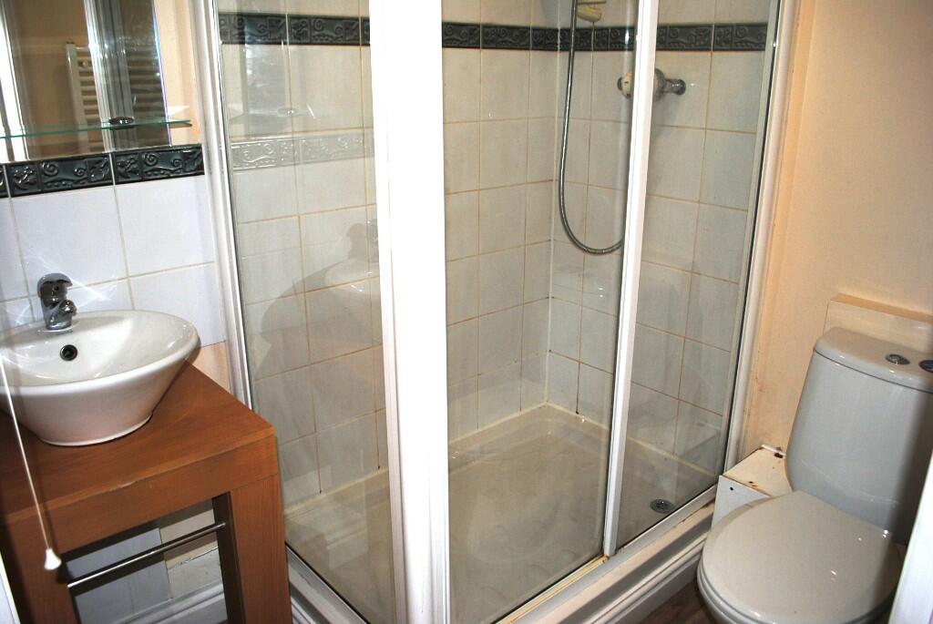 Additional image 8 of *** Very Well Presented 3 Bedroom House Share To Rent ***