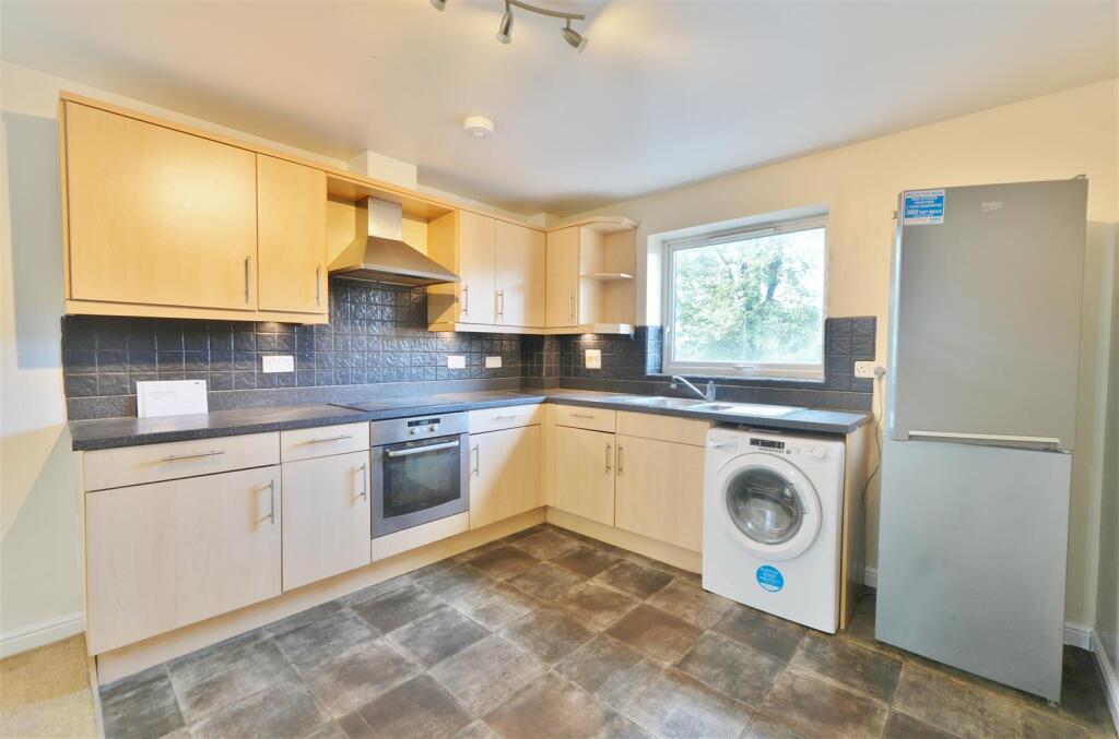 Apartment in Slough - View 4