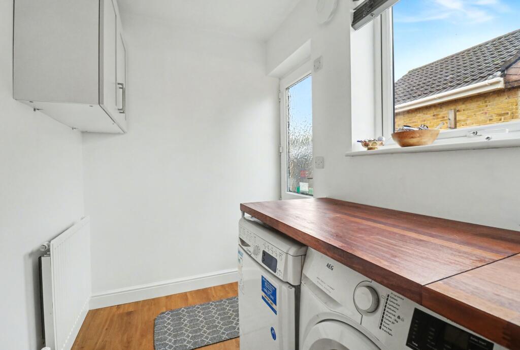 Portelet Place, Hedge End, SO30 photo 4