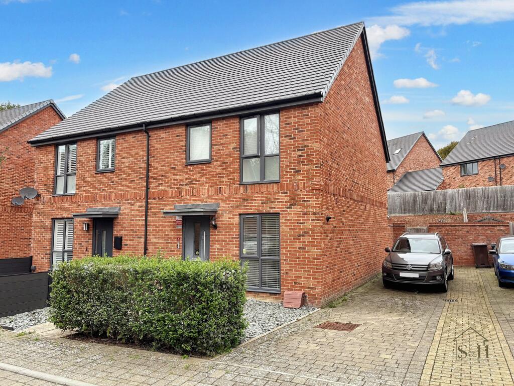 3-bed semi-detached on John Haselden Crescent, Ashford, TN23, £380,000