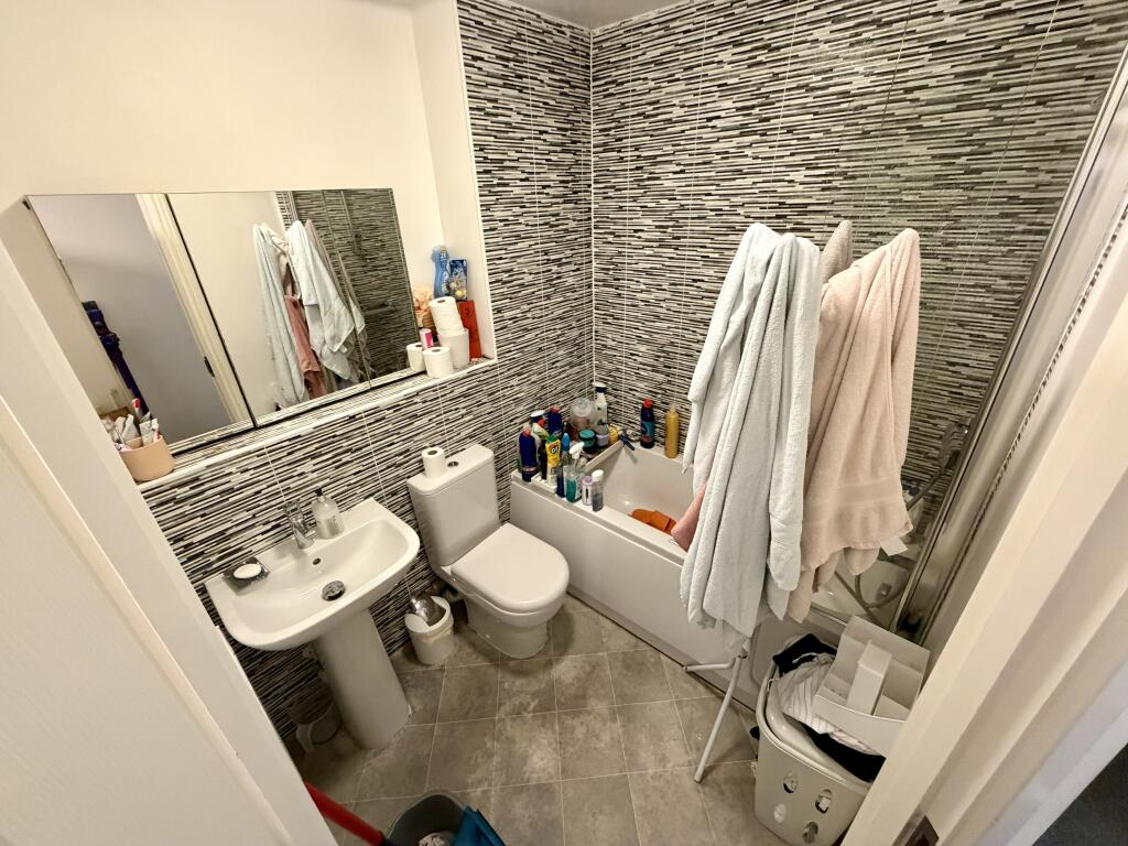 Apartment in Northampton, Burton Latimer - More
