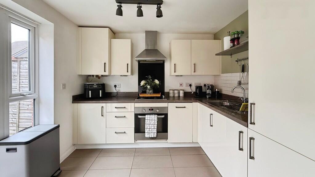Athelney Avenue, Westbury photo 4