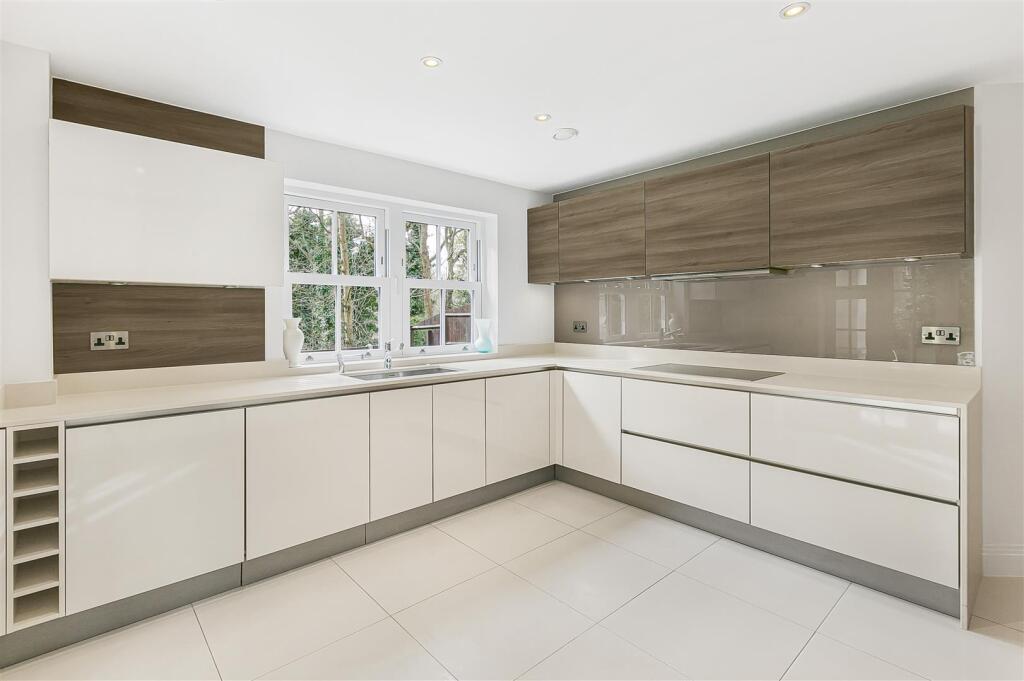 Apartment in Hertsmere, Aldenham - More