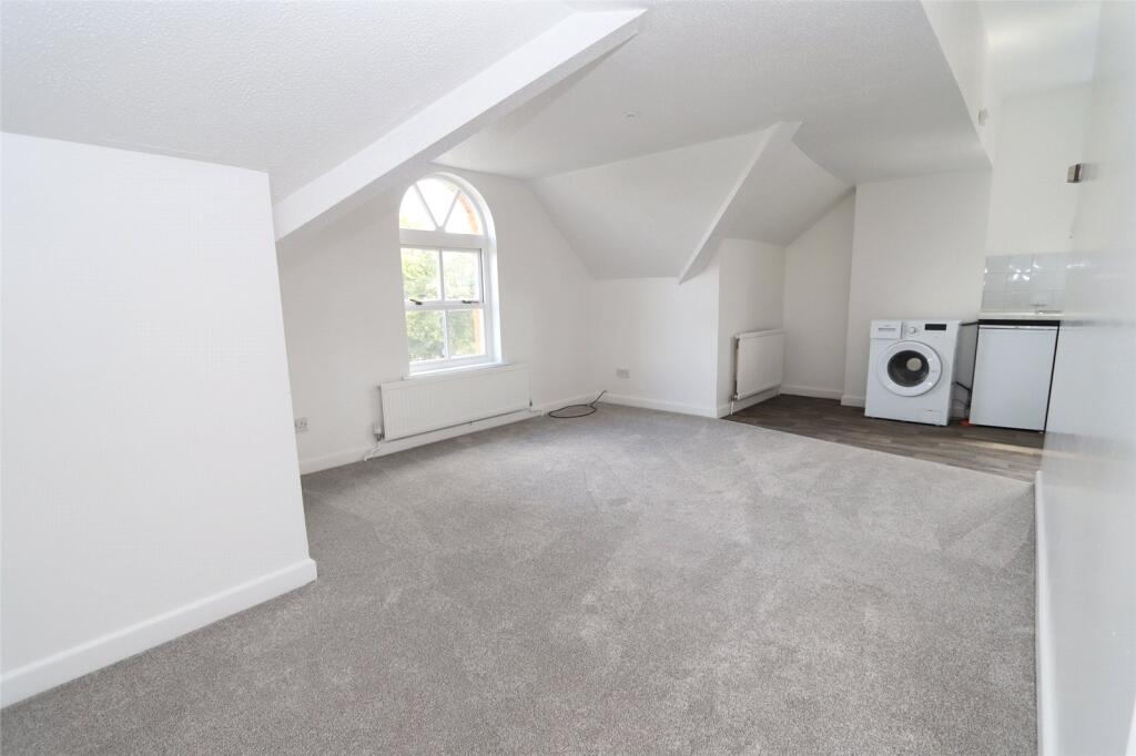 North Square, Newport Pagnell, Buckinghamshire, MK16 photo 3