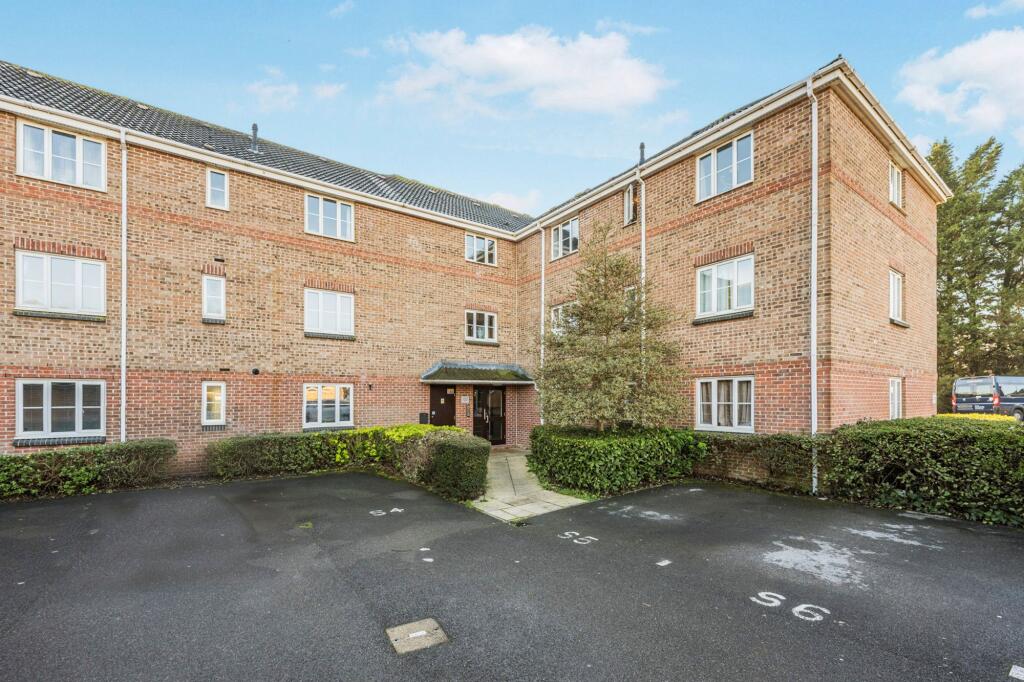 Apartment in Bear Cross, Bearwood, Poole - View 2